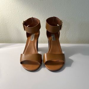 Steve Madden “Estoriaa” cognac leather sandal heels